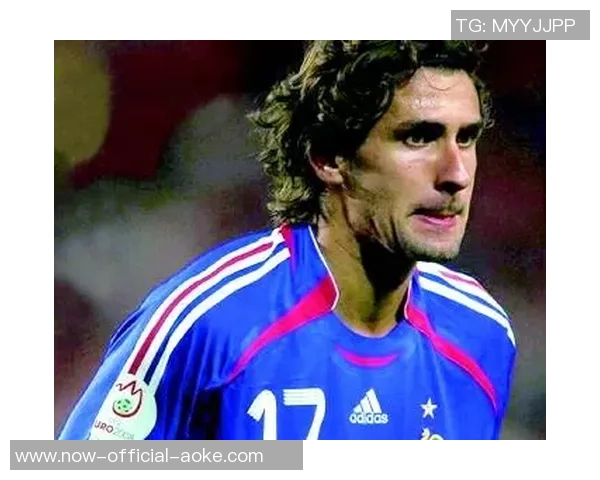 埃斯库德回顾塞维德比:有次去客场,更衣室一股很浓的氨水味 埃斯库德回顾塞维德比:有次去客场,更衣室一股很浓的氨水味