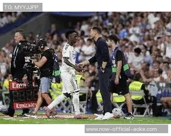 阿斯：皇马高层关注到教练组和球员脱节，他们希望球队反弹